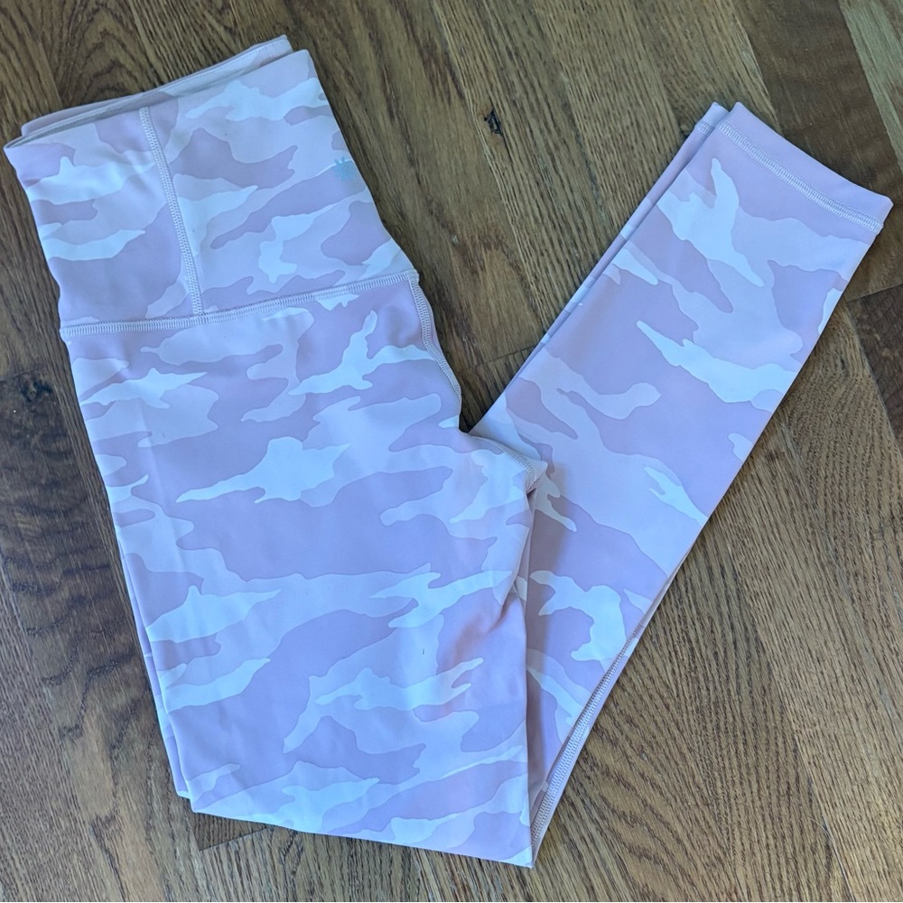 NWOT ATHLETA ELATION CAMO 7/8 TIGHT Size MT $35